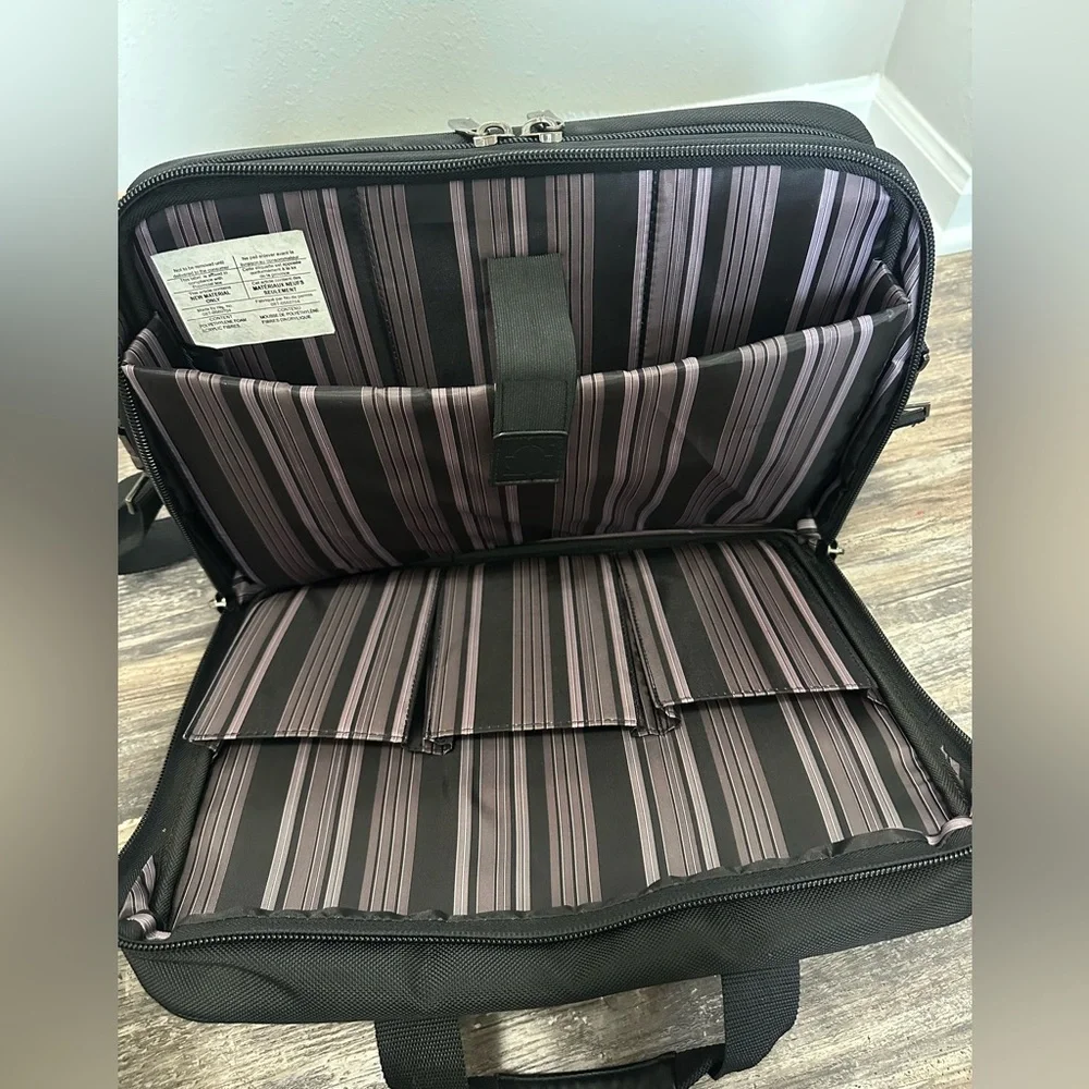 Kenneth Cole Reaction Black Laptop Bag with Shoulder Strap